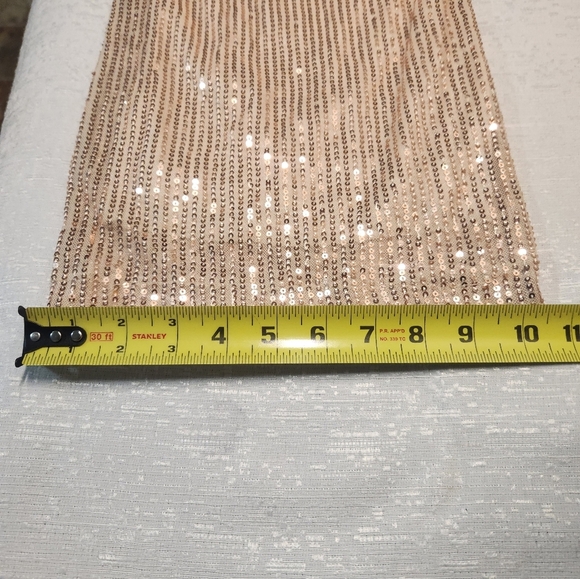 NWT TRENDY & UNIQUE SIZE M. JUMSUIT IN GOLD . - Picture 11 of 12